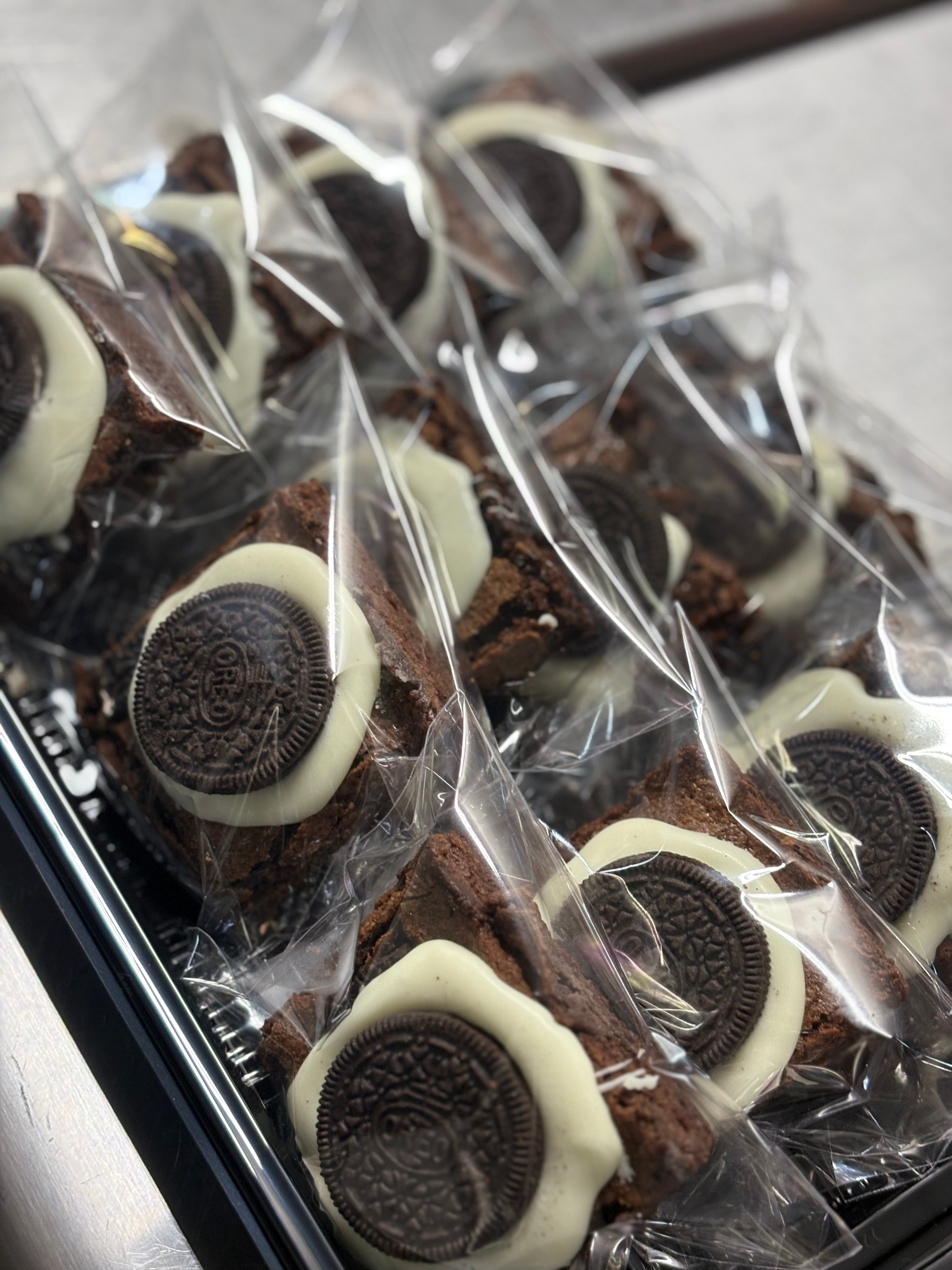 Wholesale Cookies n Creme Brownies